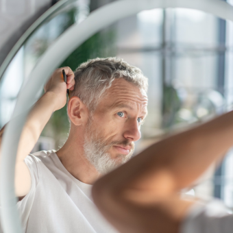 Shampoo, Conditioner und Stylingprodukte für jedes Haar. - Link zu Haar