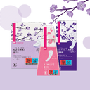 Damenbinden in Rosa, Lila und Violett mit Blumen-Design und japanischer Schrift – stilvolle, diskrete Monatshygiene.