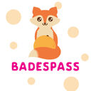 Süßer BI KIDS Fuchs mit Schwamm und Seifenblasen, darunter pinker Schriftzug ‚BADESPASS‘ – kindgerechtes Badeprodukt.