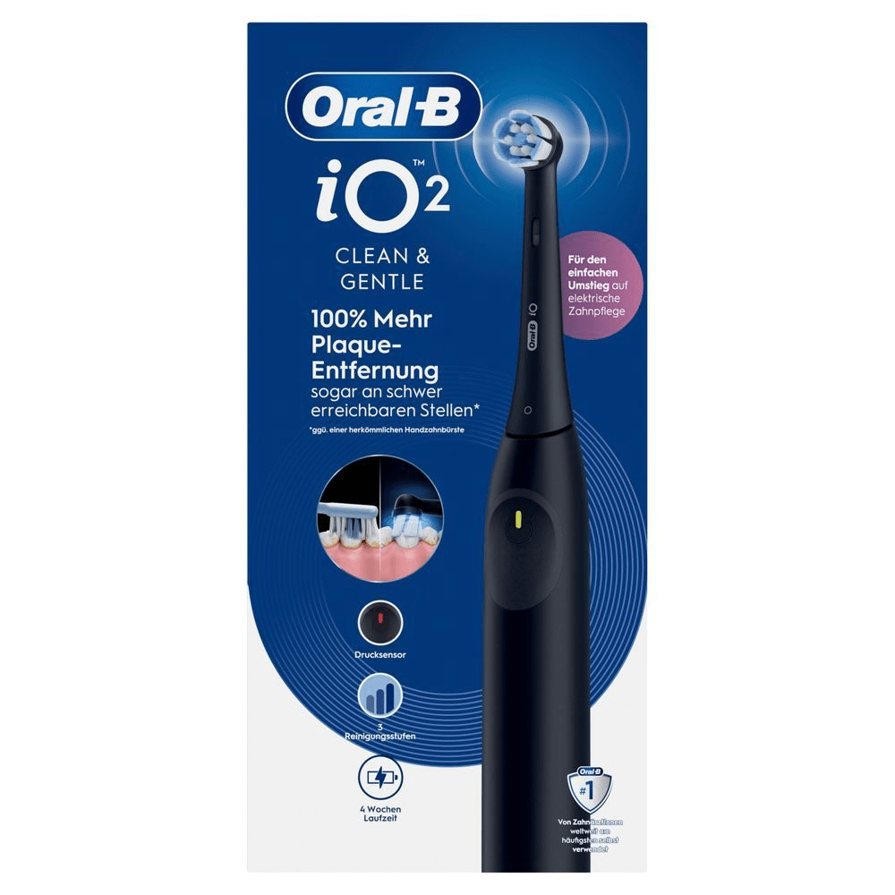 Oral-B iO2 Zahnbürste mit Verpackung, die „100% Mehr Plaque-Entfernung sogar an schwer erreichbaren Stellen“ hervorhebt.