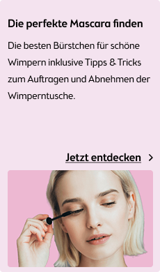 Die perfekte Mascara finden. Linkt zum Blogbeitrag. Bild zeigt eine Frau die sich Mascara aufträgt.