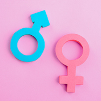 Ein blauen Zeichen für Mann und ein rosa Zeichen für Frau auf rosa Hintergrund.