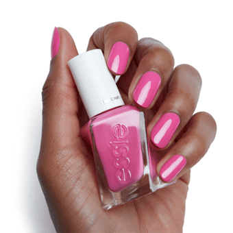 Hand mit Essie Nagellack in Pink – glänzendes Finish, farbintensive Maniküre, Trendfarbe für gepflegte Nägel. - Link zu Essie Nagellack