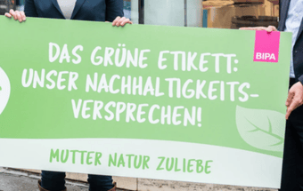 Grüne Etiketten bei BIPA Plakat. Copyright: Dusek