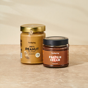 Foodspring Erdnussbutter & Proteincreme im Glas – eiweißreiche Aufstriche für Fitness, Frühstück & gesunde Ernährung. Link zu allen Proteinaufstrichen.