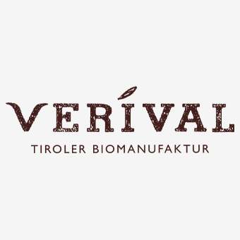 Verival Logo mit Schriftzug ‚Verival Tiroler Biomanufaktur‘ in brauner, rustikaler Schrift auf weißem Hintergrund – Bio-Marke