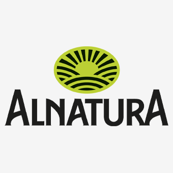 Alnatura Logo mit grüner Sonne über stilisierten Feldern und Markenname ALNATURA in schwarzer Schrift darunter