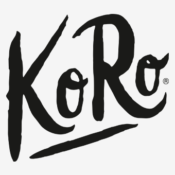 KoRo Logo in schwarzer Handschrift auf weißem Hintergrund – Markenlogo für haltbare Lebensmittel und gesunde Snacks