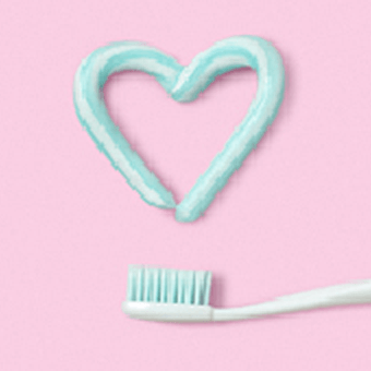 Icon Mund- & Zahnpflege – Herz aus Zahnbürste und Zahnseide, steht für Dentalpflegeprodukte.