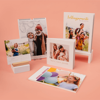 Personalisierte Fotokalender & Fotobücher auf rosa Hintergrund – kreative Geschenkideen mit eigenen Fotos