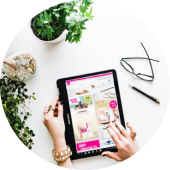 Tablet mit Datenschutz-App auf Tisch – allgemeine Datenschutzinformationen.