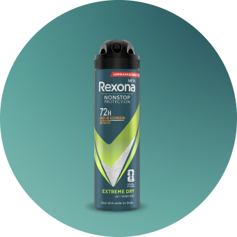 Rexona Extreme Dry Deospray für Männer mit 72h Schutz – Produktabbildung auf grünem Hintergrund. - Link zur Markenseite/Deos für Männer