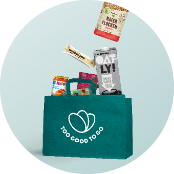 Grüne Tasche mit Lebensmitteln – Aktion zur Lebensmittelrettung und gegen Verschwendung im Einzelhandel.