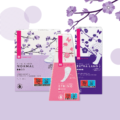 Damenbinden in Rosa, Lila und Violett mit Blumen-Design und japanischer Schrift – stilvolle, diskrete Monatshygiene.