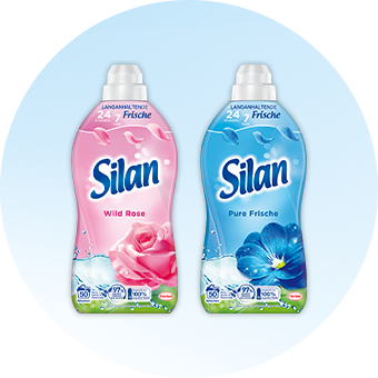 Silan Weichspüler in den Varianten Wild Rose & Pure Freshness vor hellblauem Hintergrund mit Schriftzug ‚Klassik‘. -Link zur Markenseite/Klassik