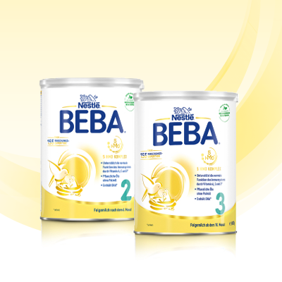 Nestlé BEBA Folgemilch 2 & 3 – zwei Dosen auf gelbem Hintergrund, für gesunde Ernährung ab dem 6. Monat.