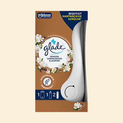 Glade Lufterfrischer Sensual Sandalwood & Jasmine in weißem Design – beseitigt hartnäckige Gerüche für sofortige Frische.