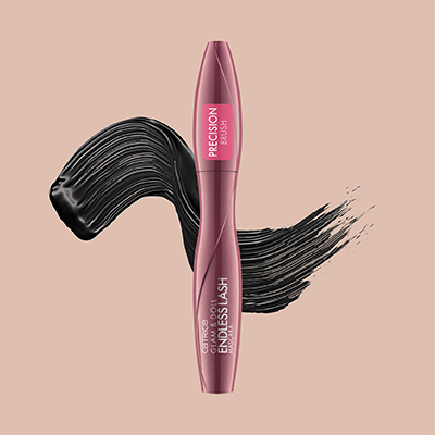 Catrice Endless Lash Mascara auf hell braunem Hintergrund