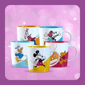 Bunte Disney‑Tassen mit Mickey, Minnie, Donald und Goofy als Sammelbecher für Fans und Geschenkideen.