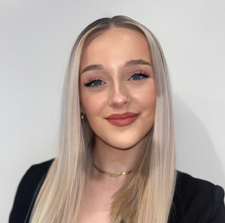 Abbildung von Vanessa vor weißem Hintergrund