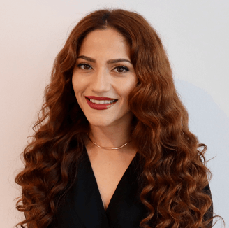 Abbildung von Rukiye vor weißem Hintergrund