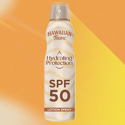 Hawaiian Tropic Hydrating Protection SPF 50 Spray auf orange-gelbem Farbverlauf – sommerlicher Sonnenschutz.