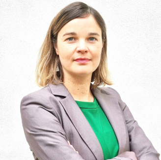 Das Bild zeigt Bettina Steinbrugger