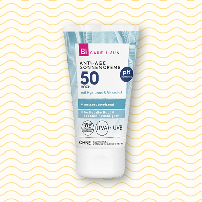 Anti-Age Pflege – hautstraffender Sonnenschutz mit Anti-Falten-Wirkung für reife Haut und jugendliches Aussehen.