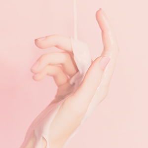 Icon Körperpflege mit Hand – Cremes, Duschgel und Lotionen für gepflegte und geschmeidige Haut.