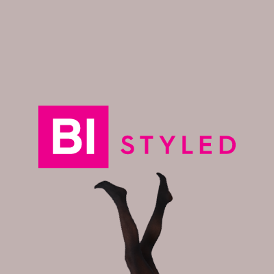 BI STYLED Logo mit Beinen in schwarzen Strumpfhosen – moderne Damenmode & stilvolle Beinbekleidung mit Fashion-Fokus.