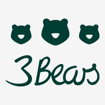 Drei stilisierte Bärenköpfe nebeneinander über dem Schriftzug ‚3 Bears‘ in verspielter Schrift – Logo