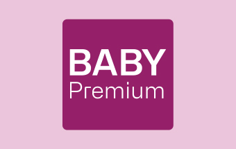 BIPA‑Badge in Dunkelpink mit „Baby Premium“ zur Markierung hochwertiger Baby‑ und Kleinkindprodukte.
