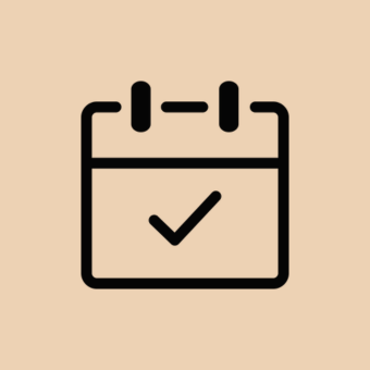 Kalender-Icon mit Häkchen auf beigem Hintergrund