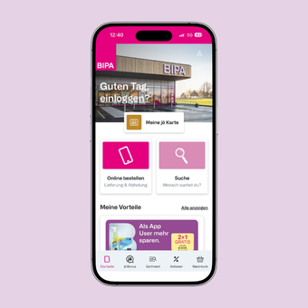 Smartphone zeigt die BIPA App mit Login, Online-Bestellung und Suche; Startseite für digitale Services und Vorteile.