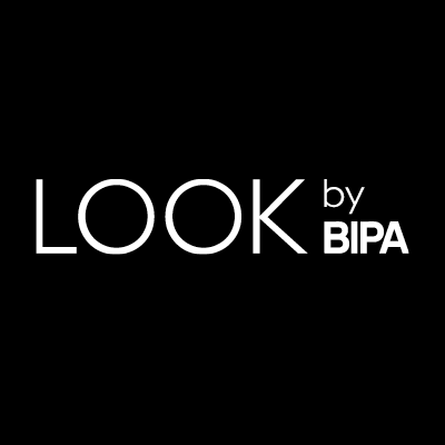 LOOK by BIPA Logo auf rosa Hintergrund – Markenlogo für dekorative Kosmetik und Beauty-Produkte.
