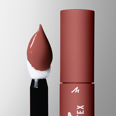 Matte Lip Cream von Manhattan mit Applikator in warmem Rosenholz‑Ton, ideal für präzise Lippenlooks und langanhaltende Farbe.