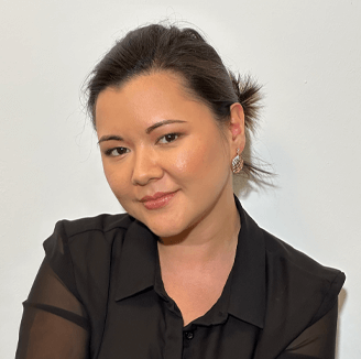 Abbildung von Aliya vor weißem Hintergrund