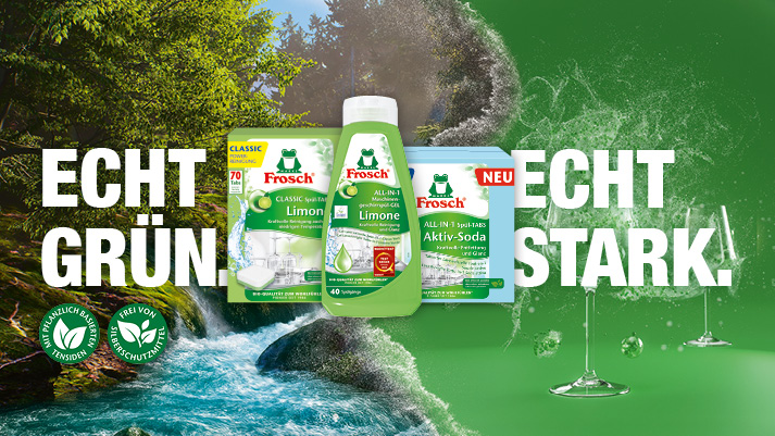 Frosch Spülmittel Produkte mit Schriftzug echt grün echt stark vor Naturkulisse, zeigen nachhaltige Wirkung und starke Reinigung