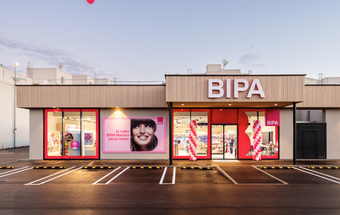 Neu gestaltete Eingangsbereich einer BIPA Filiale. Copyright: Christian Dusek