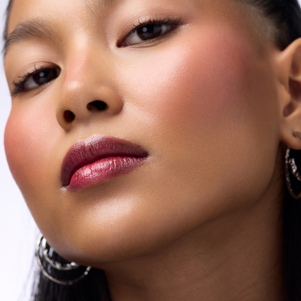 Bild: Catrice Dark Ruby Glow Lip Balm 