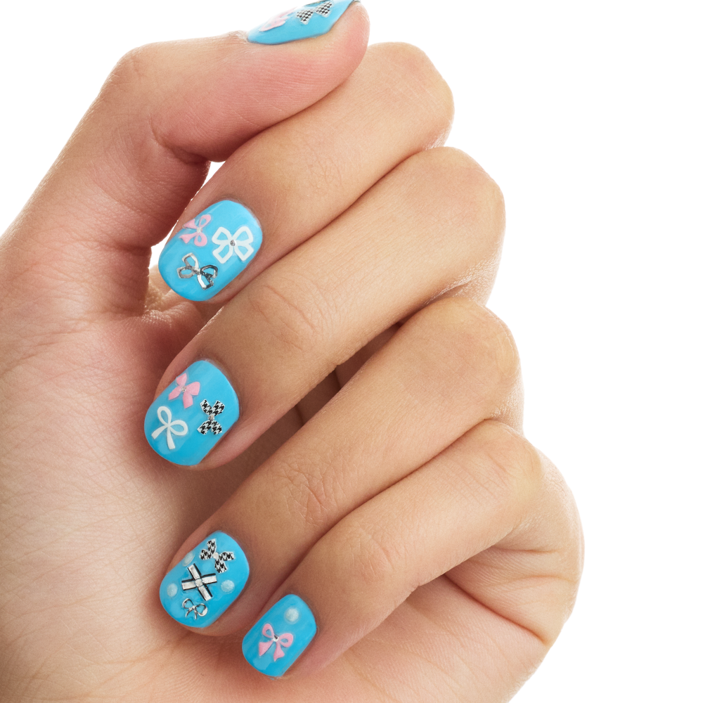 Bild: essence PUT A bow ON IT nail sticker