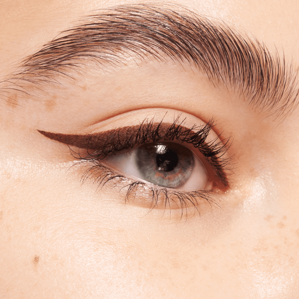 Bild: essence STAY & PLAY GEL EYELINER POT