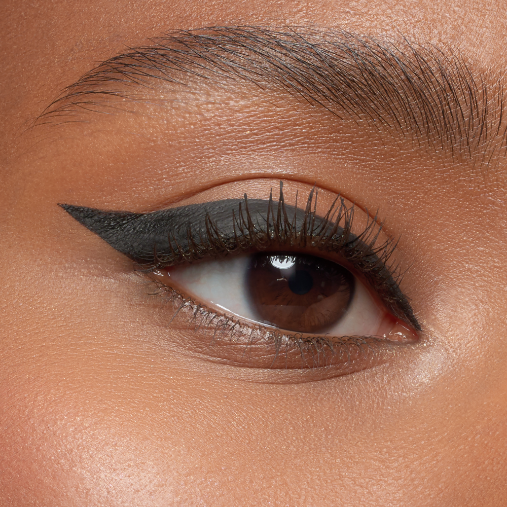 Bild: essence Dip Eyeliner Waterproof 24h Long-Lasting