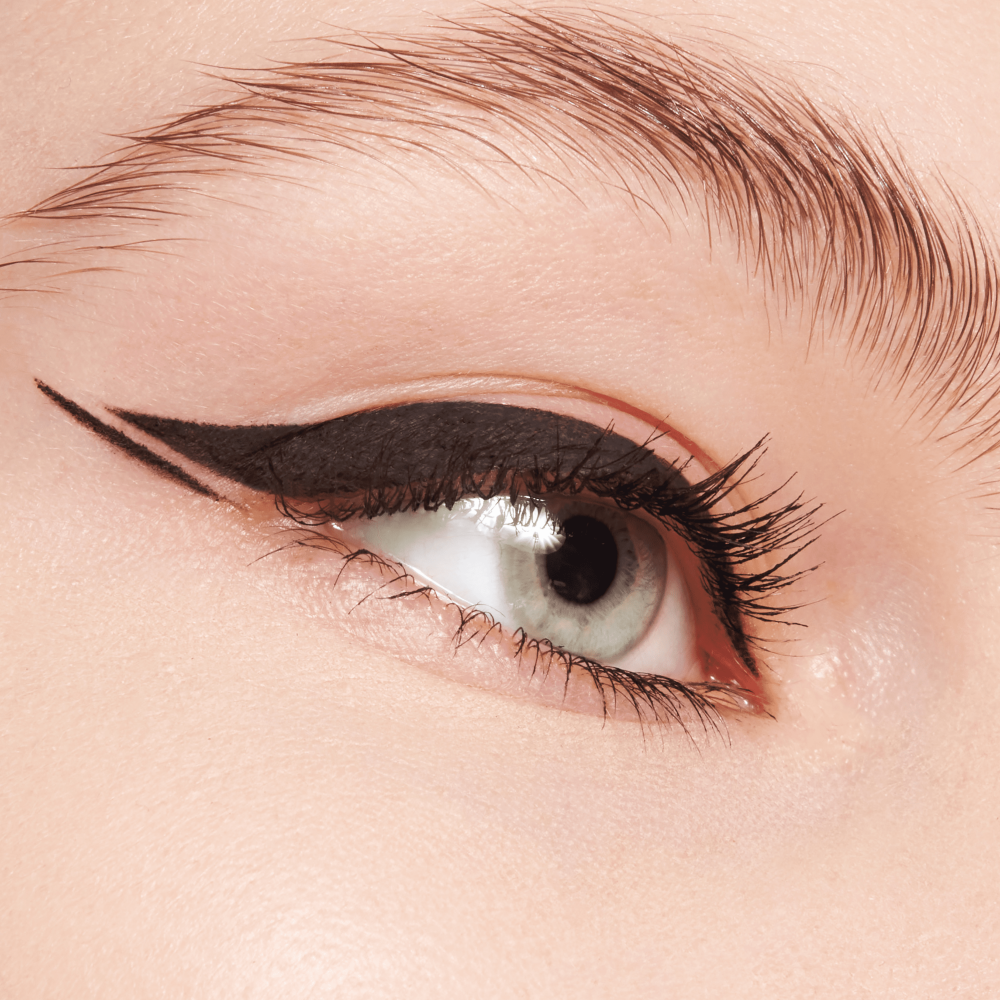 Bild: essence STAY & PLAY GEL EYELINER POT