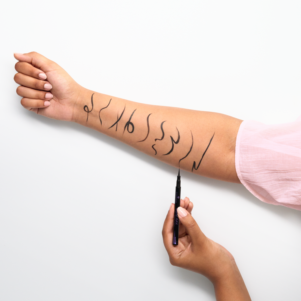 Bild: essence Eyeliner Super Fine