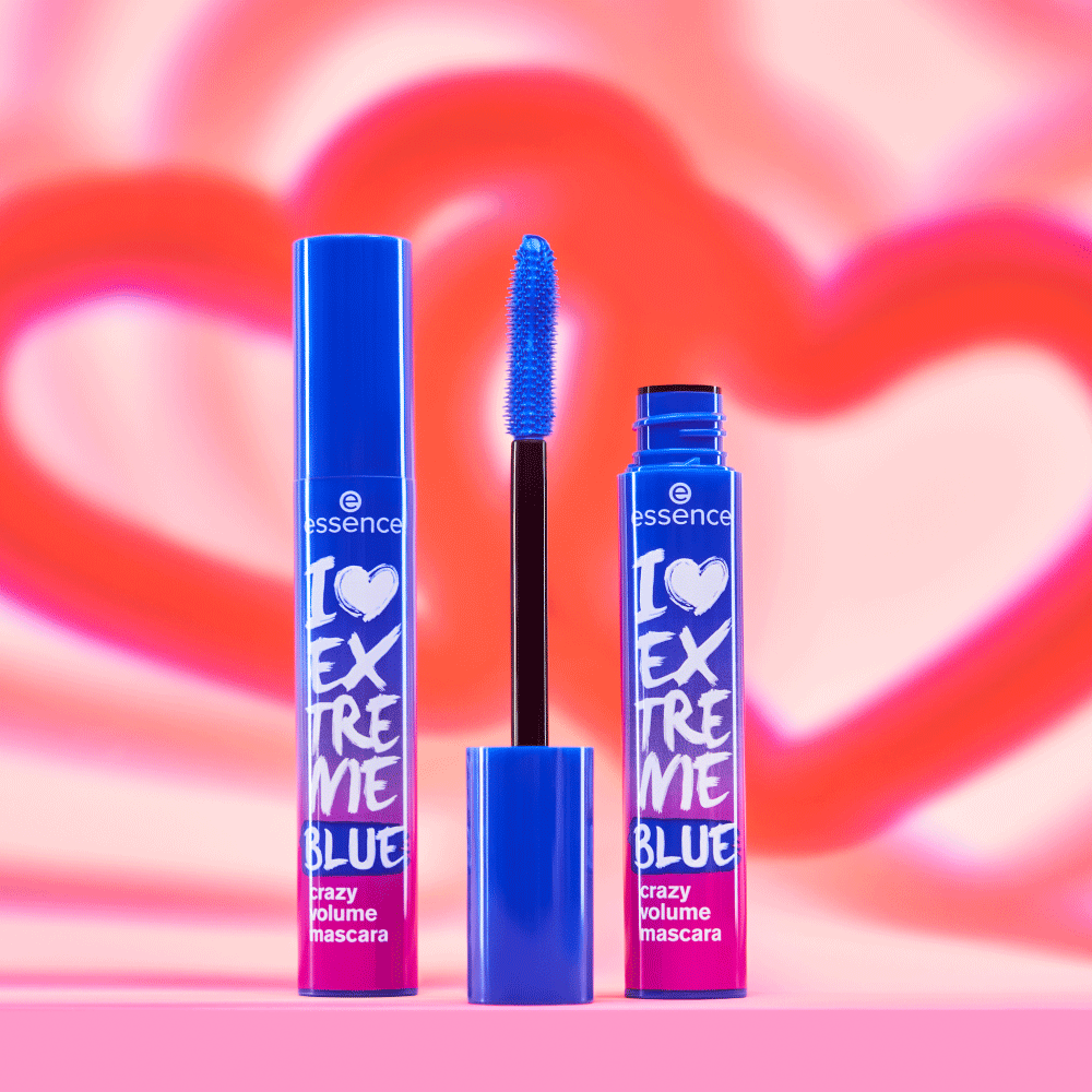Bild: essence I LOVE EXTREME BLUE crazy volume mascara