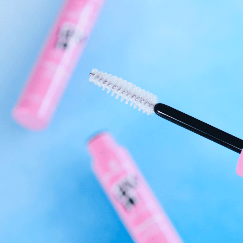 Bild: essence Fix It Like a Pro Transparent Brow Fixing Gel