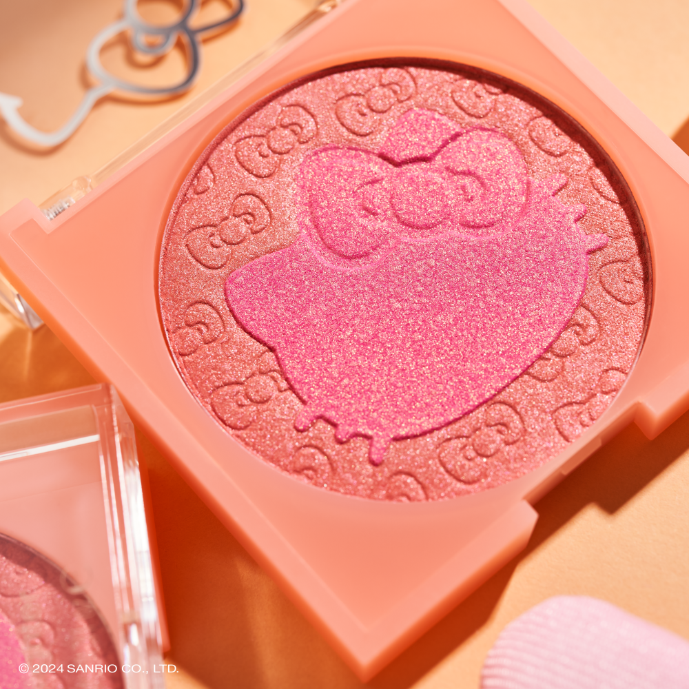 Bild: essence Hello Kitty blushlighter 