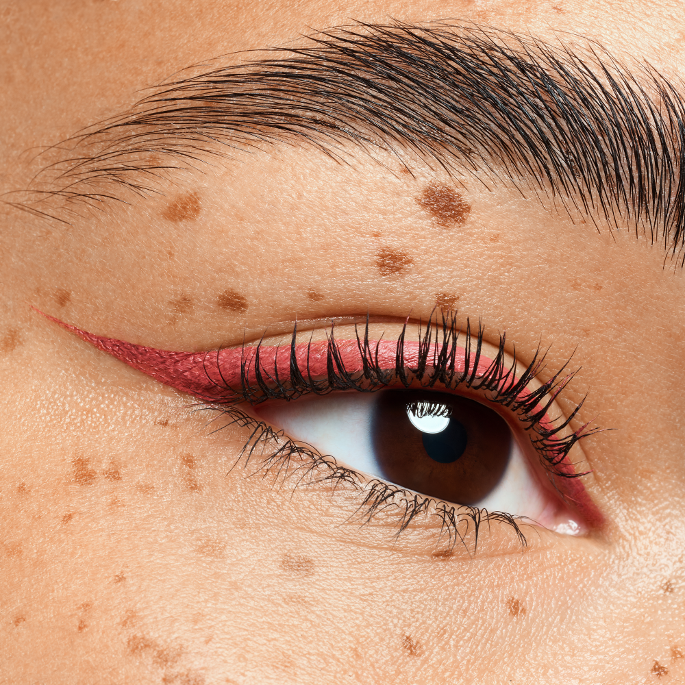 Bild: essence COLOUR it! liquid eyeliner
