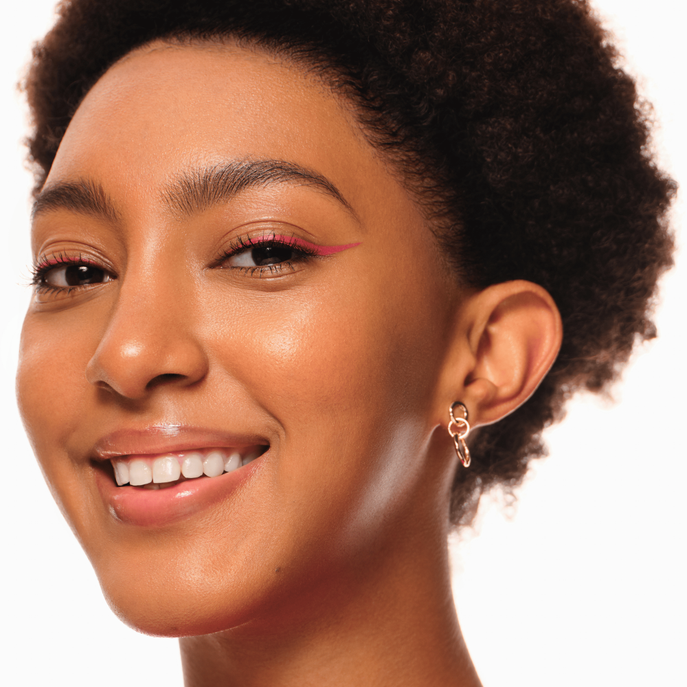Bild: essence COLOUR it! liquid eyeliner